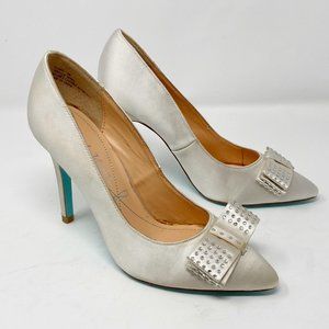 Pour La Victorie Size 6 Floral Champagne Pump Heel